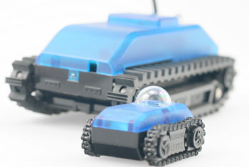 Micro Rover 900mhz Complete Set - DEAD BATTERIES ON BOARD - YOU NEED TO BE HANDY IN ORDER TO GET THEM TO CHARGE UP!